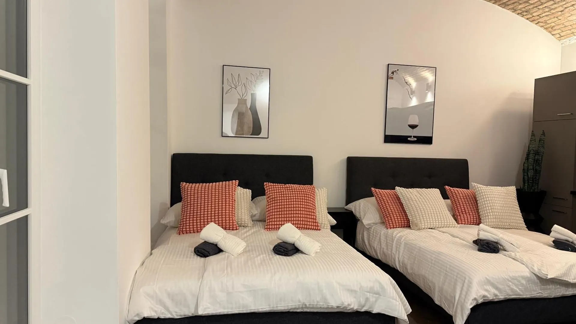 Central Renovated Apartment Vienna Austria