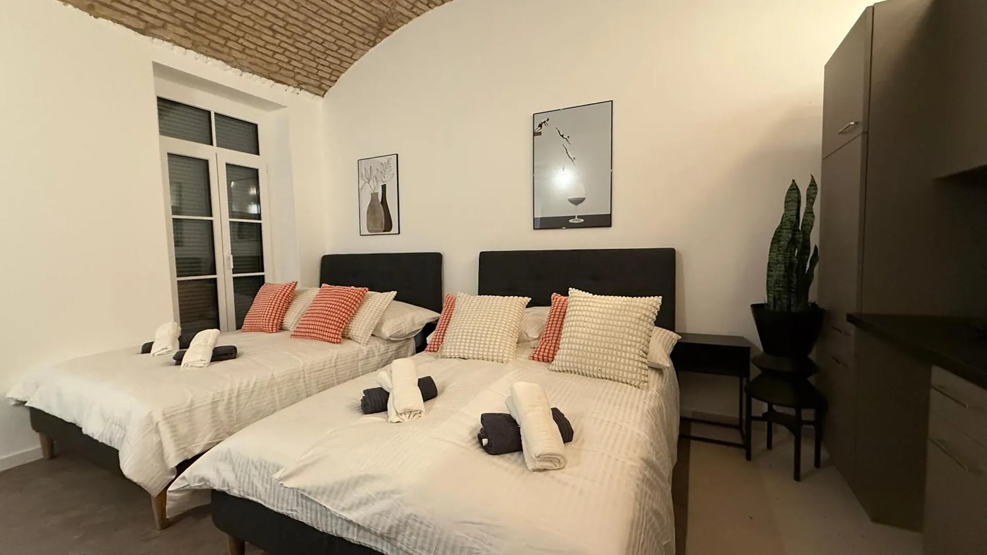Central Renovated Apartment Vienna