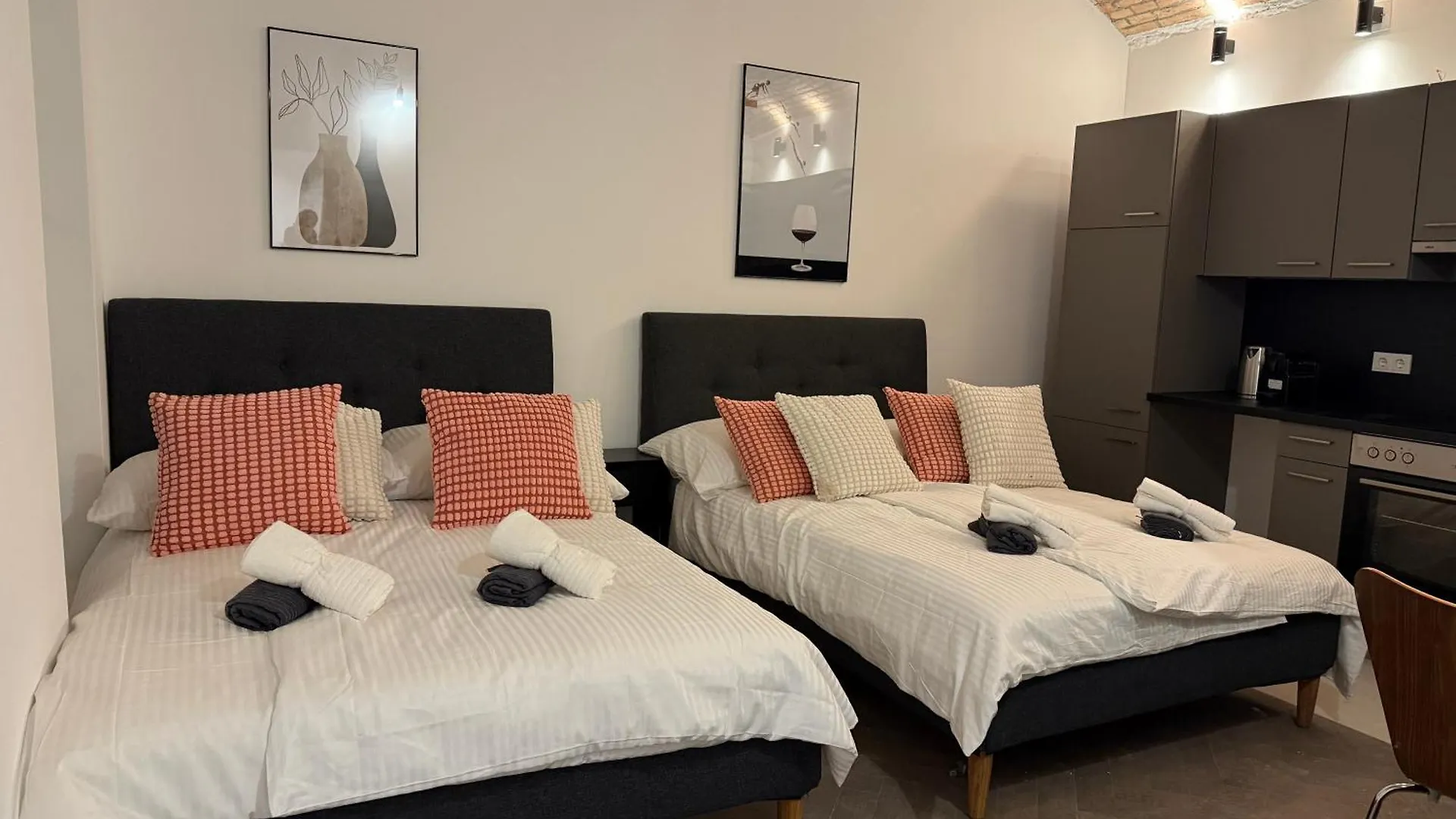 Central Renovated Apartment Vienna